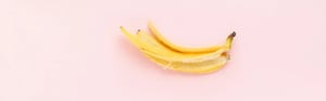 Bananenschale als Symbol für Sturzgefahren, Risikomanagement und die Identifizierung potenzieller Risiken bei der Entwicklung von Medizinprodukten nach MDR.
