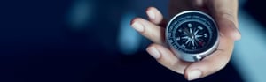 Kompass als Symbol für die Orientierung an den wichtigsten Regulatory-Affairs-Trends und regulatorischen Entwicklungen im Jahr 2024.