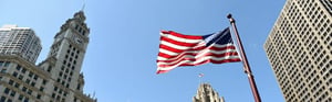 US-Flagge als Symbol für die FDA-Anforderungen und die Umstellung von QSR auf QMSR für Medizinprodukte in den USA.